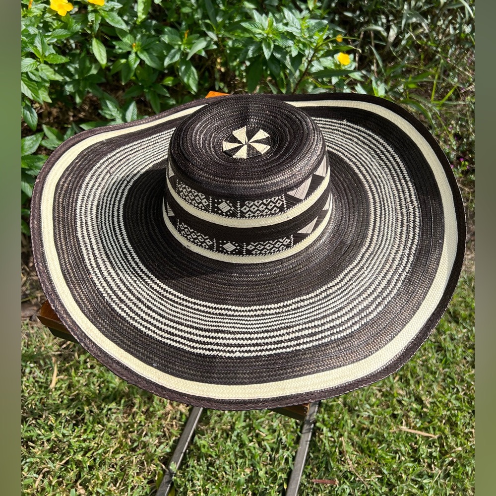Unisex Hand-Made Colombian “Sombrero Vueltiao” or turned/flipped hat.